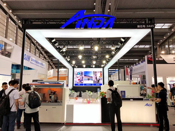 实时报道】聚焦九游会J9｜3D曲面玻璃展